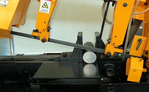 南明数控带锯床自动送料精度会出现偏差吗？